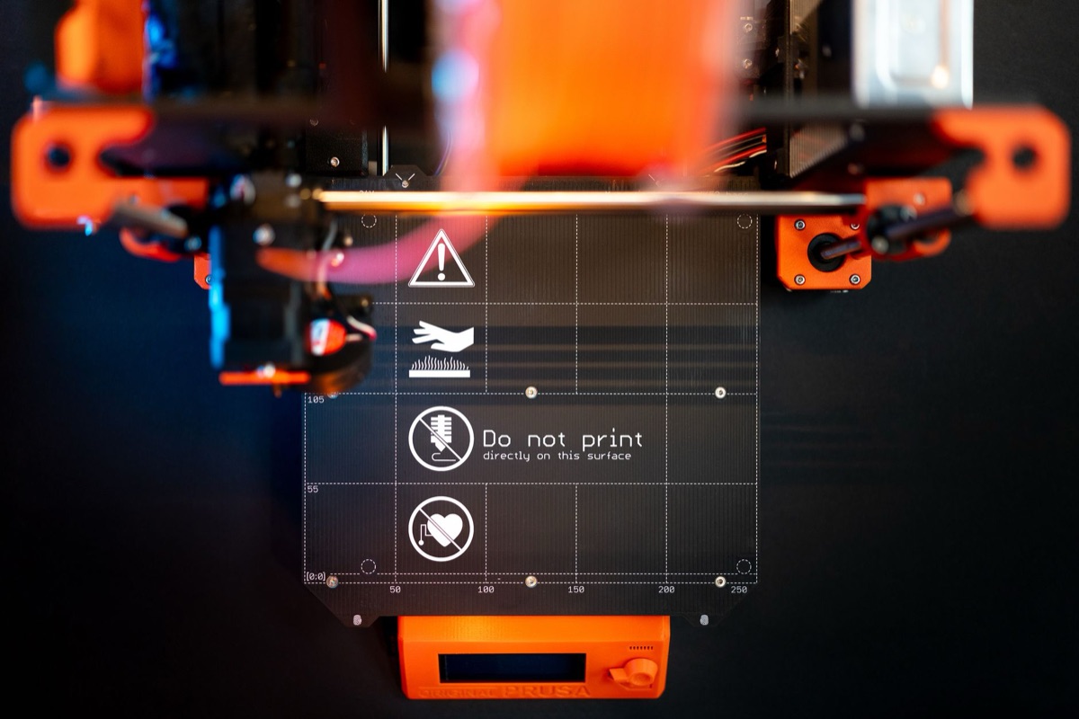 3D printed medical device in Da Nang, workshop tools, metal surface, precision engineering