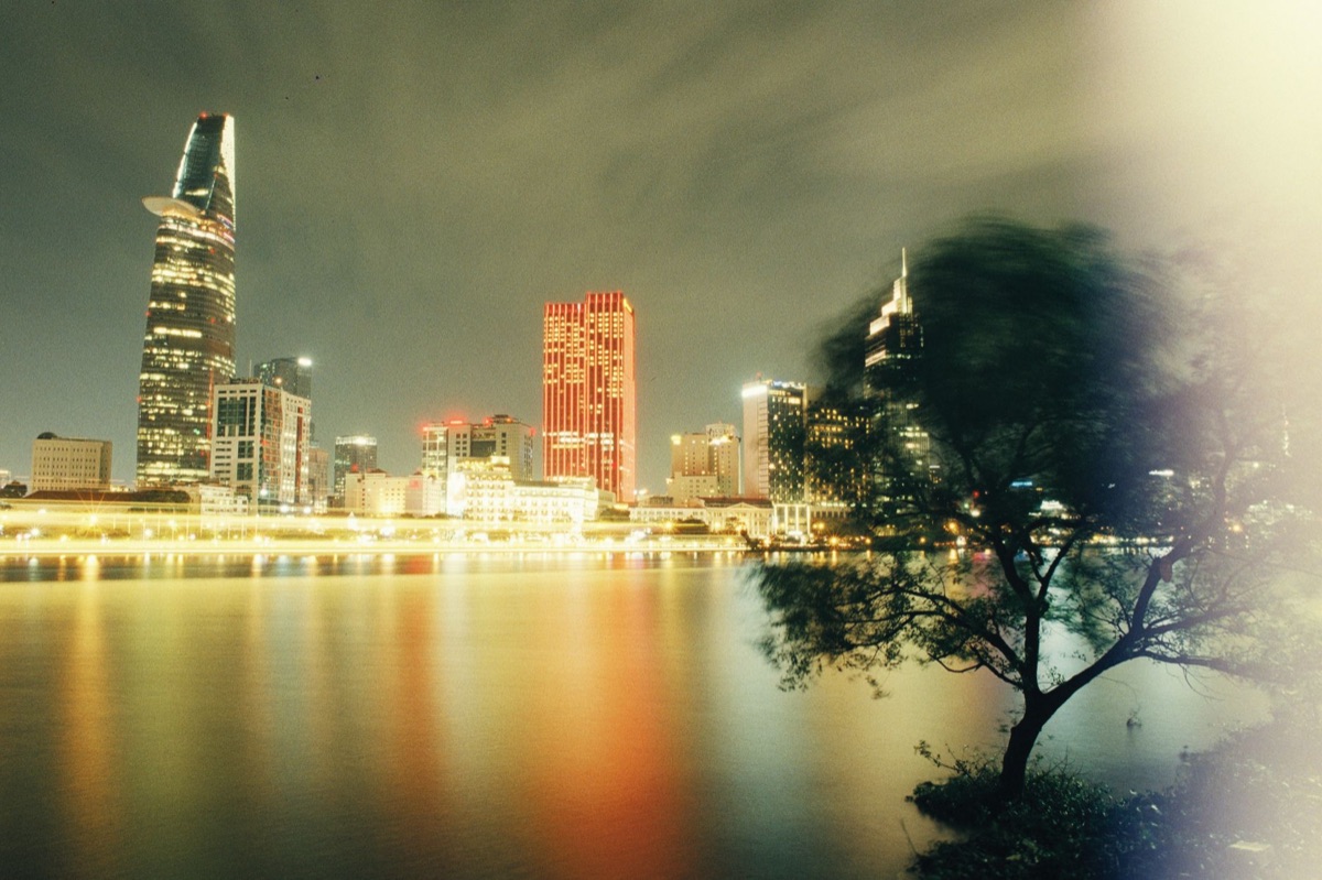 De skyline van Ho Chi Minh stad, het economische hart van Vietnam