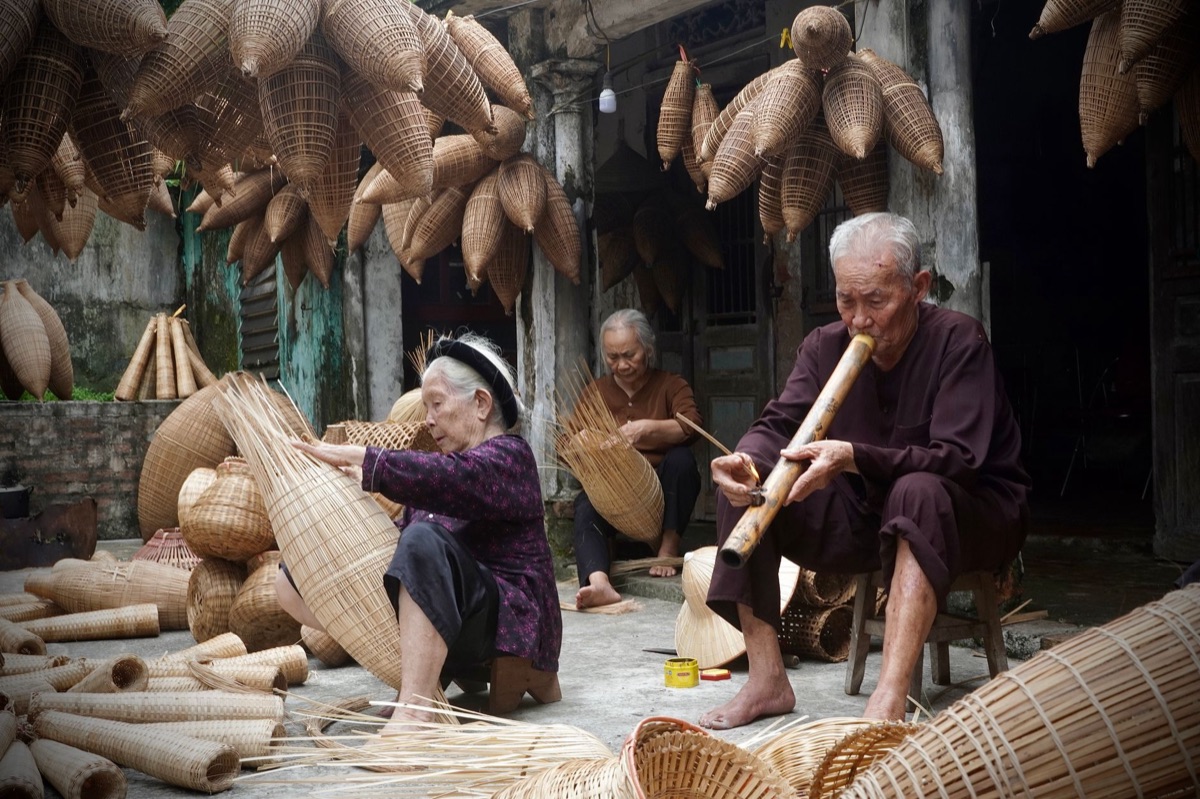 Local market selling handicrafts in Hanoi