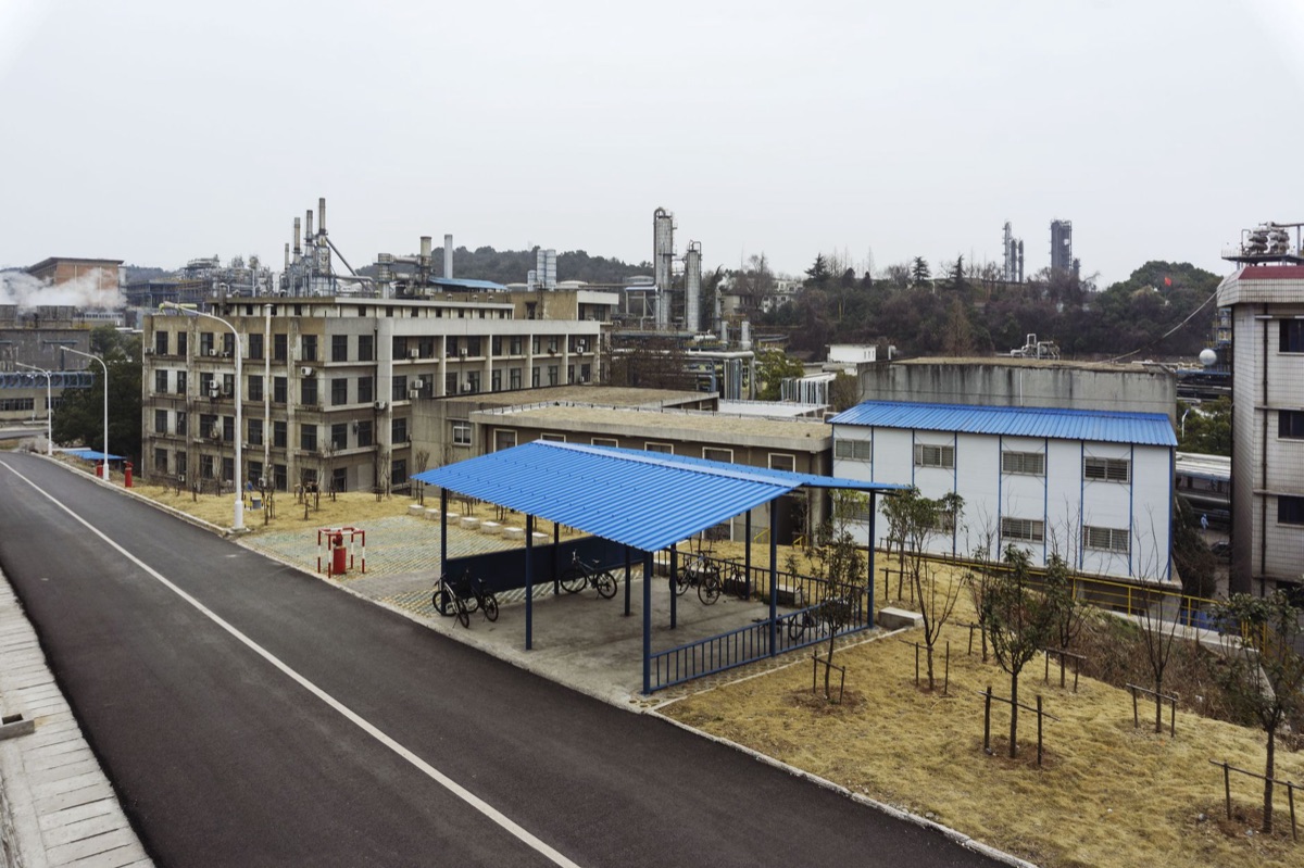 現代化工業園區的建築外觀