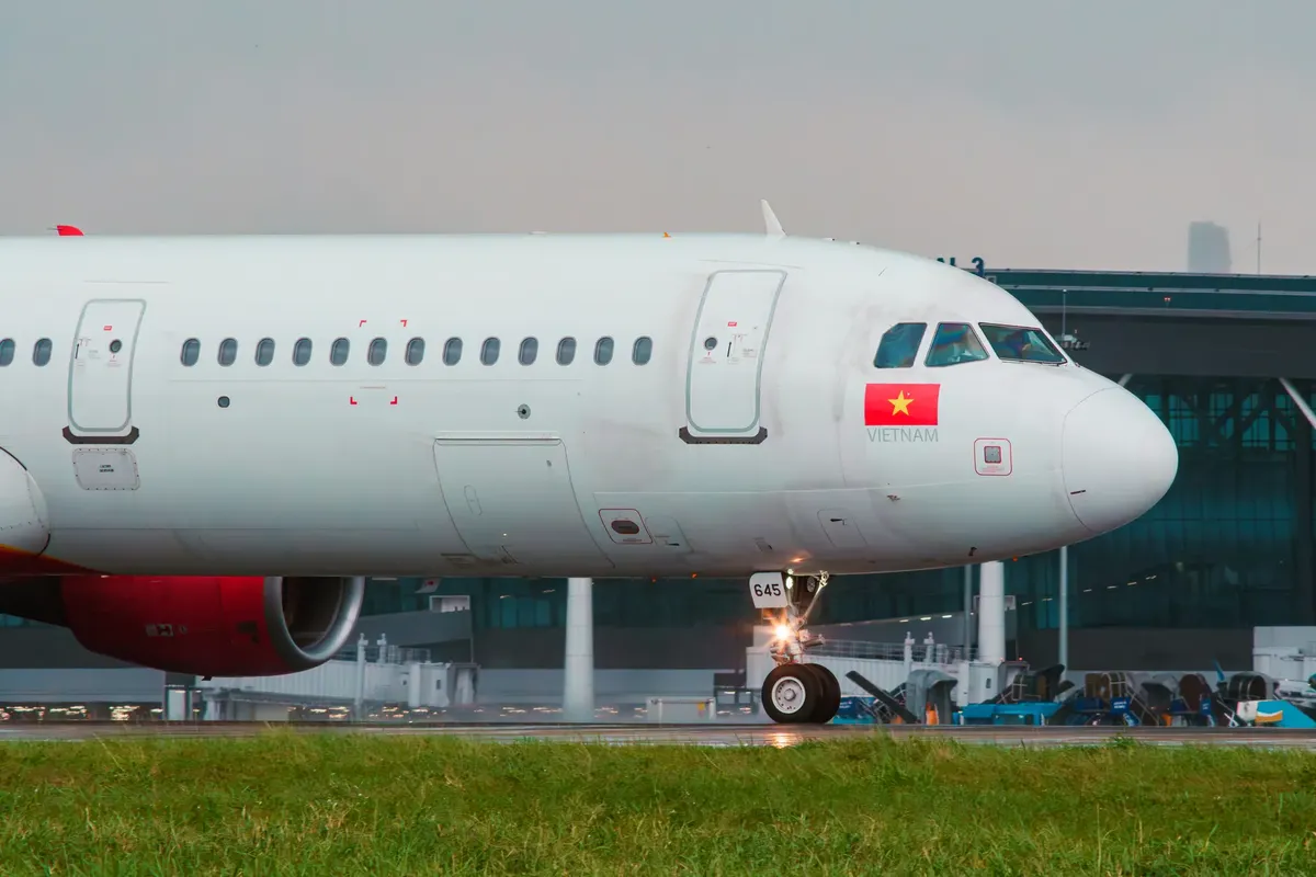 Vietnam Airlines Airbus A320 preparing for takeoff at modern airport.