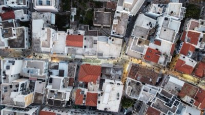De Madera a Acero: La Abstracción de la Arquitectura Tradicional