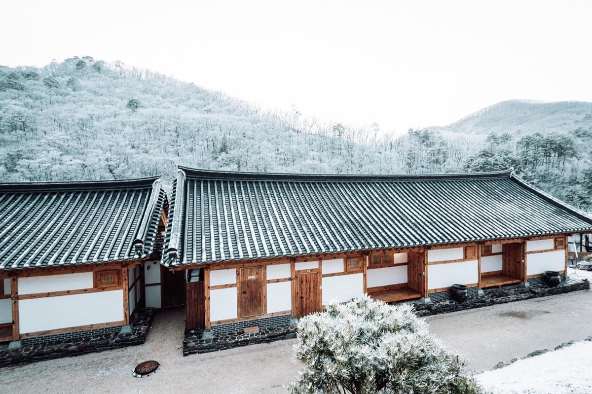 Traditional roof tile design
