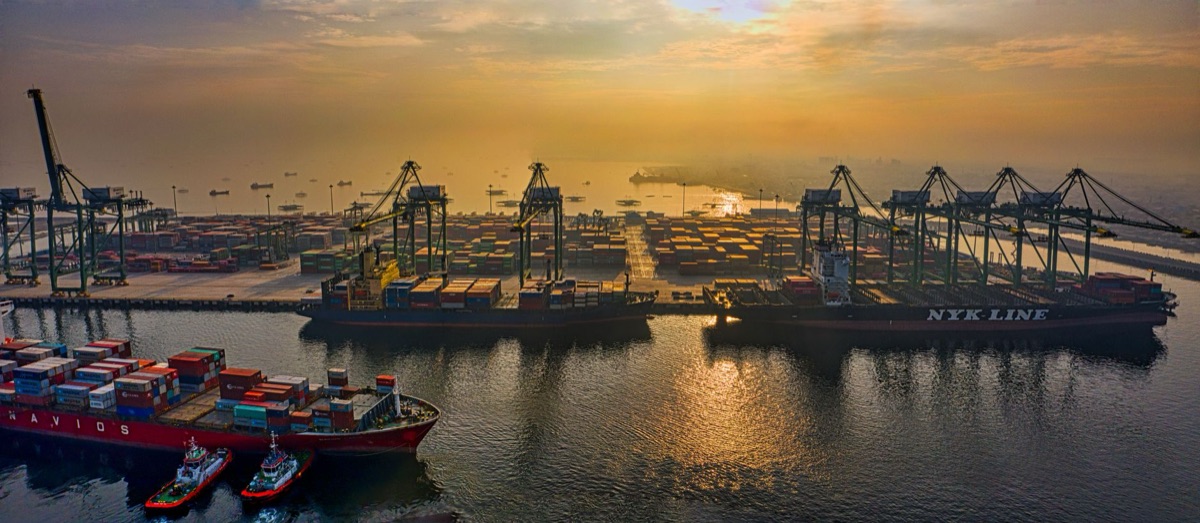 Porto di Hai Phong e container