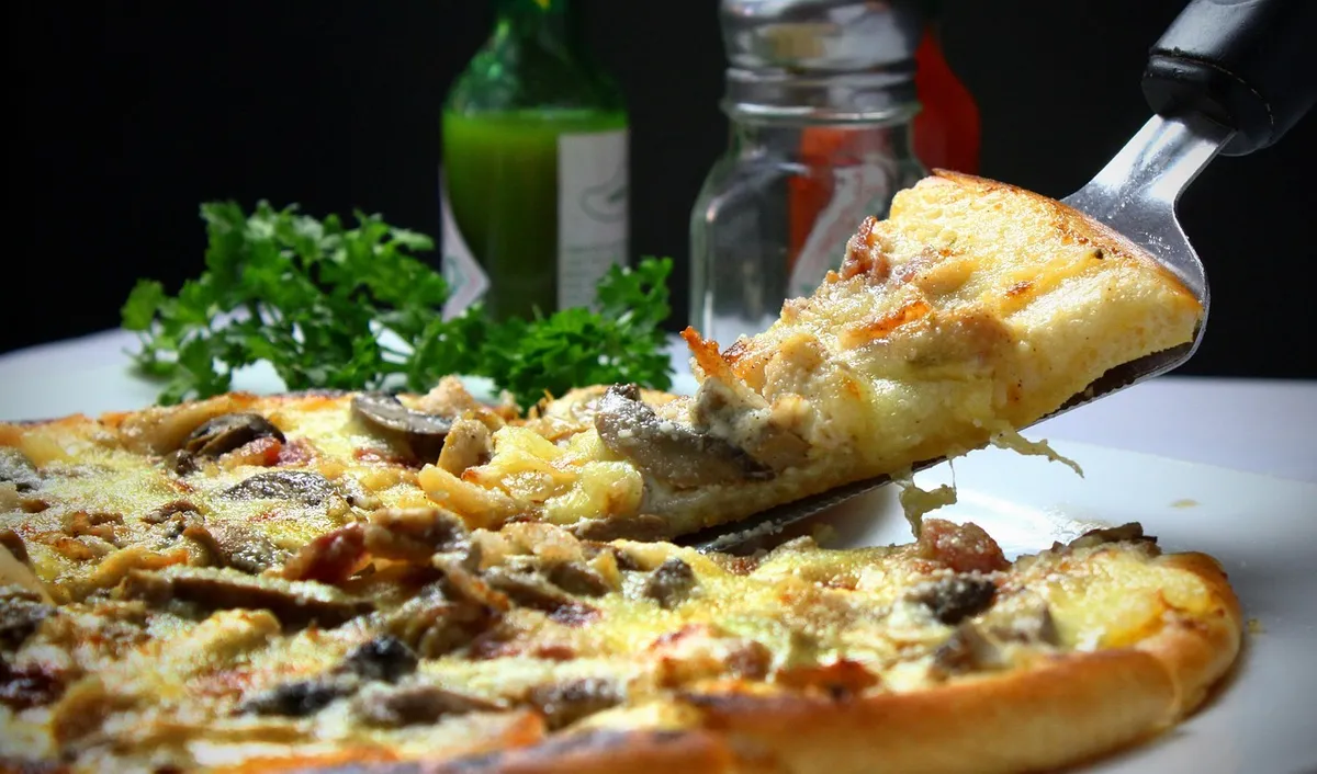 pizza, slices, italian cuisine, pizza slices, food, meal, dish, snack, tasty, delicious, italian food, fast food, close up, food photography, pizza, pizza, pizz